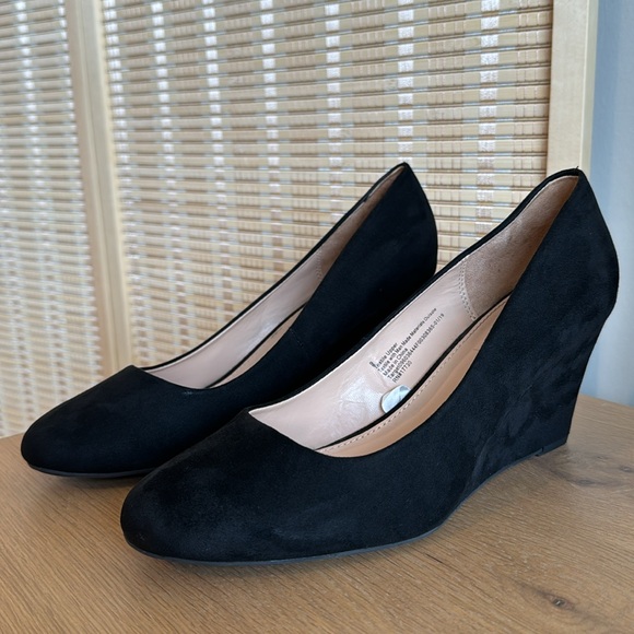 A New Day Black Suede Wedge Heels - Picture 2 of 5